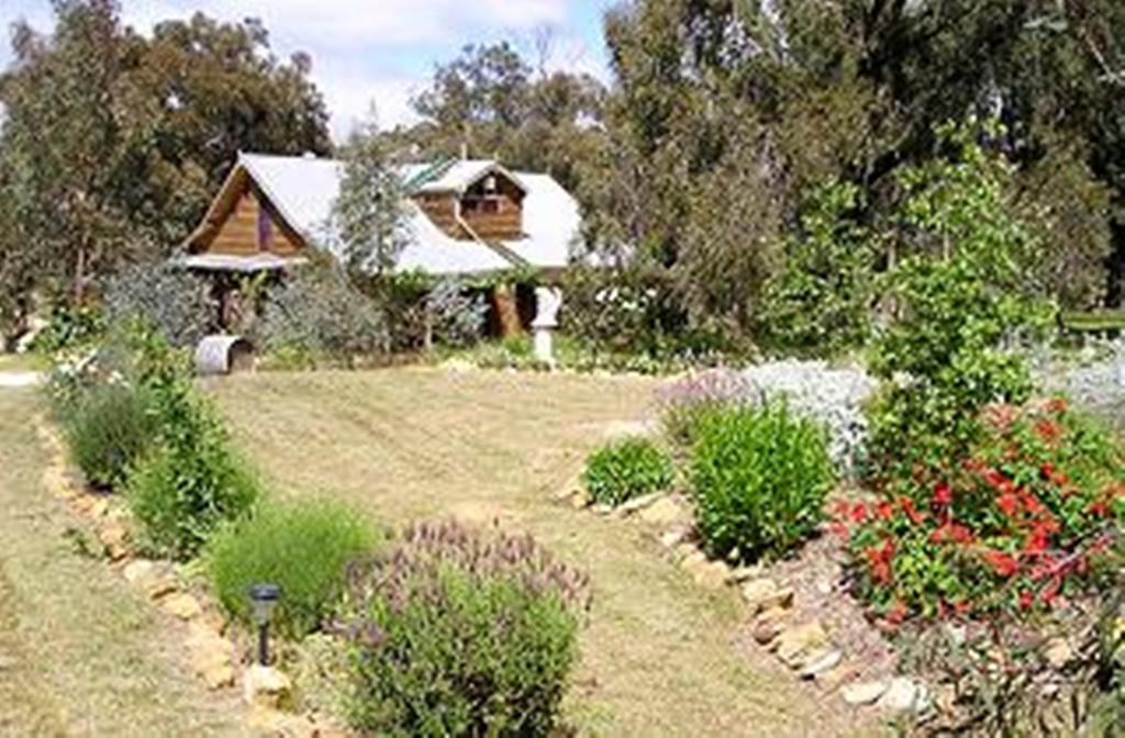 Moonbeam Cottages & Rainbow Cafe Moonambel Exterior foto